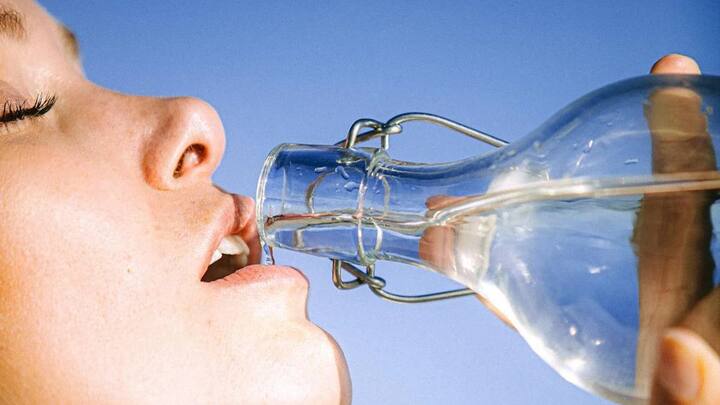 कोस्टा रिका एक बोतल पानी की कीमत 175 रुपये है और ऑस्ट्रेलिया में 330ml पानी 175.55 रुपये में मिलता है.