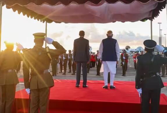 મોરેશિયસ ભારતના સૌથી મહત્વપૂર્ણ વ્યાપારી ભાગીદારોમાંનું એક છે. સિંગાપોર પછી મોરેશિયસ ભારતમાં વિદેશી સીધા રોકાણ (FDI)નો બીજો સૌથી મોટો સ્ત્રોત છે. પીએમ મોદીની આ મુલાકાત 2015 પછી મોરેશિયસની તેમની પ્રથમ મુલાકાત છે અને તેનાથી બંને દેશો વચ્ચે વ્યાપાર, રોકાણ અને ટેકનિકલ સહયોગ વધુ મજબૂત થવાની અપેક્ષા છે.