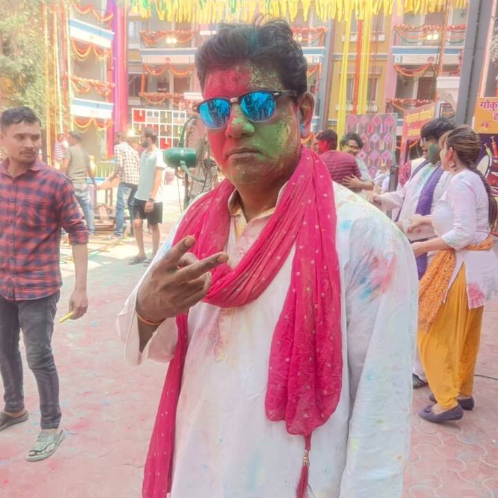तनुज महाशब्दे - शो में बबिता जी के पति बने एक्टर तनुज महाशब्दे भी शुरुआत से ही शो का हिस्सा बने हुए हैं. रिपोर्ट्स के अनुसार एक्टर आज 30 करोड़ की संपत्ति के मालिक हैं.
