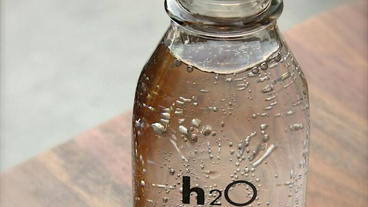 नॉर्वे में एक 330ml पानी ही बोतल 205.60 रुपये में मिलती है, वहीं बेल्जियम में पीने के पानी की कीमत 199.24 रुपये है.