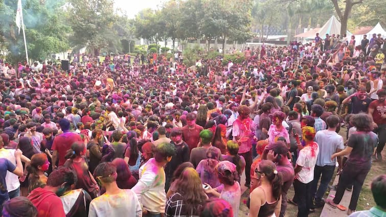 Festival of Colours 2025: Residents of Noida, NCR Indirapuram Getting Ready for Grand Holi Celebration