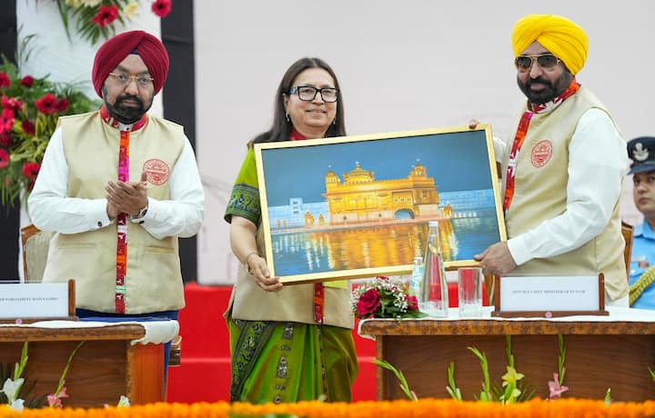 सीएम मान ने कहा, ''विभिन्न क्षेत्रों में मिसाल कायम करने वाली नामी शख्सियतों से मिलकर बेहद अच्छा लगा.''