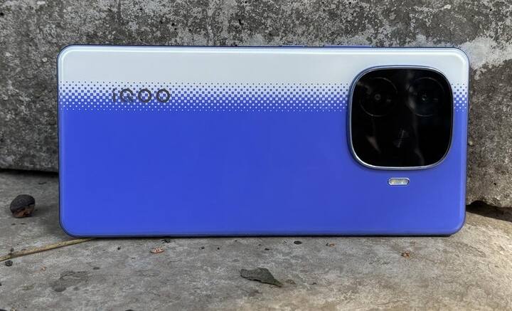 પાવર માટે તેમાં 6400mAh ની શક્તિશાળી બેટરી છે જે 80W ફાસ્ટ ચાર્જિંગને સપોર્ટ કરે છે. આ સાથે, આટલી મોટી બેટરી હોવા છતાં તે સૌથી પાતળો ફોન હોવાનો દાવો કરે છે. આ ફોન IP65 પ્રમાણિત છે જે તેને ધૂળ અને પાણીથી સુરક્ષિત બનાવે છે.