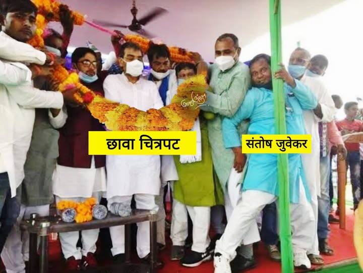 या मीम्समधून नेटकरी संतोष जुवेकरला ट्रोल करताना दिसत आहेत.