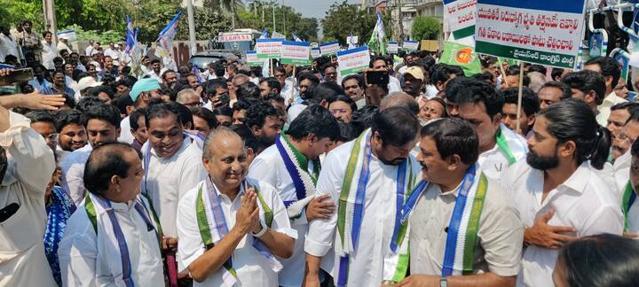 గతంలో టీడీపీ సర్కారు ఇవ్వకుండా ఎగ్గొట్టిన ఫీజు రీయింబర్స్‌మెంట్ బకాయిలను కూడా జగన్ మోహన్ రెడ్డి 2019లో ఇచ్చారని గుర్తు చేశారు.