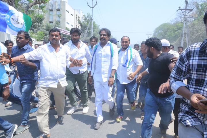 చాలా కాలంగా ఇన్‌యాక్టివ్‌గా ఉన్న వైసీపీ కేడర్ ఈ ఆందోళనలతో ఒక్కసారిగా యాక్టివ్ అయ్యారు.