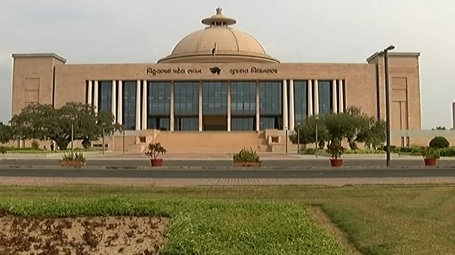 વિધાનસભા ગૃહમાં શિક્ષણમંત્રીની જાહેરાત, મધ્યાહન ભોજનમાં વપરાશે સિંગતેલ groundnut oil will be used in mid day meals વિધાનસભા ગૃહમાં શિક્ષણમંત્રીની જાહેરાત, મધ્યાહન ભોજનમાં વપરાશે સિંગતેલ