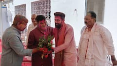 PHOTOS: पटना में कार्यकर्ताओं के साथ रंगो में सराबोर नजर आए चिराग पासवान, कहा- इससे बड़ी होली तो अगले साल होगी