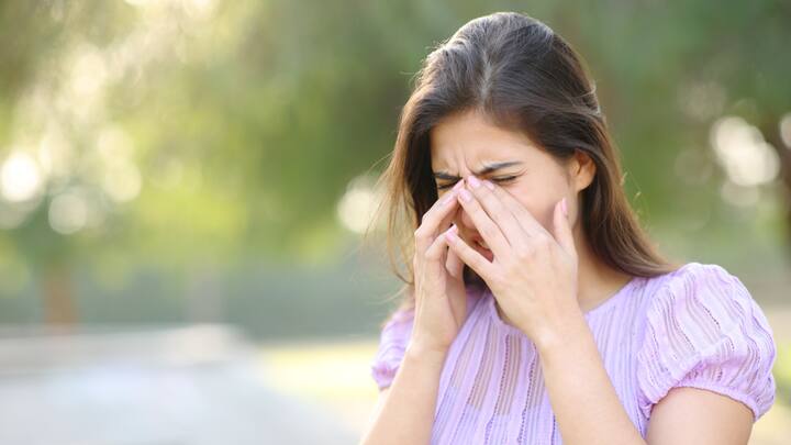 3. Avoid rubbing: Gently pat the area around your eye dry with a clean cloth. Avoid rubbing your eye, as this can push the colour further into your eye. (Image Source: Canva)