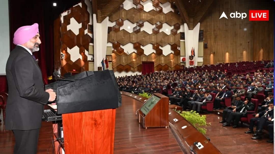 Air Chief Marshal AP Singh: सैनिकों की ट्रेनिंग में किन बदलावों की है जरूरत? जानें एयर चीफ मार्शल एपी सिंह ने क्या-क्या बताया Air Chief Marshal AP Singh address 80th Staff Course at Defence Services Staff College Wellington Air Chief Marshal AP Singh: सैनिकों की ट्रेनिंग में किन बदलावों की है जरूरत? जानें एयर चीफ मार्शल एपी सिंह ने क्या-क्या बताया