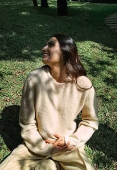 Athiya Shetty Flaunting Baby Bump: આથિયા શેટ્ટીએ શર્ટના બટન ખોલીને ફ્લોન્ટ કર્યો બેબી બમ્પ, પતિ સાથે થઈ રોમેન્ટિક