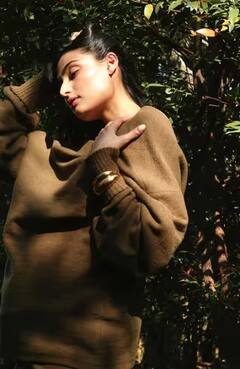 Athiya Shetty Flaunting Baby Bump: આથિયા શેટ્ટીએ શર્ટના બટન ખોલીને ફ્લોન્ટ કર્યો બેબી બમ્પ, પતિ સાથે થઈ રોમેન્ટિક