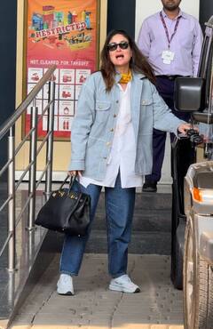 फैमिली संग होली मनाने के लिए निकलीं करीना कपूर, तैमूर का हाथ थामे एयरपोर्ट पर स्पॉट हुए सैफ