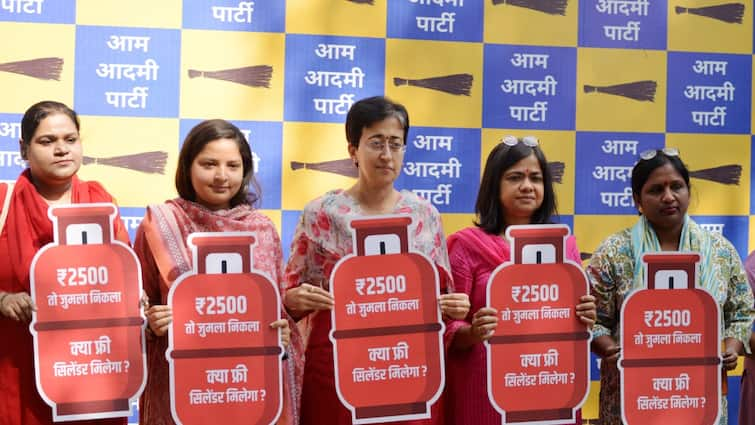 After Cornering BJP On Mahila Samriddhi Yojana, AAP Questions Rekha Gupta Over 'Free Cylinder' Scheme