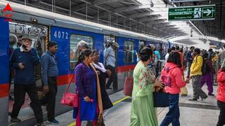 Kolkata Metro Services on Dol Yatra : মেট্রোর সময়ে বড় পরিবর্তন, দোলের দিন কখন পাবেন মেট্রোরেল ? রাতের স্পেশাল পরিষেবা মিলবে ?