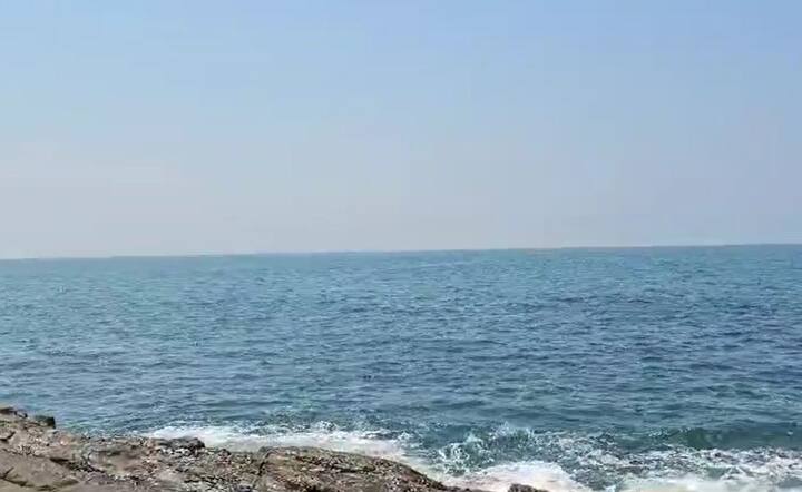 अरबी समुद्रात सिंधुदुर्ग (Sindhudurg)  आणि पालघर (Palghar) जिल्ह्याच्या सागरी कक्षेत नवे खनिज तेल साठे सापडल्याने भारत (India) तेल उत्पादनात सक्षम होण्याची आशा निर्माण झाली आहे.