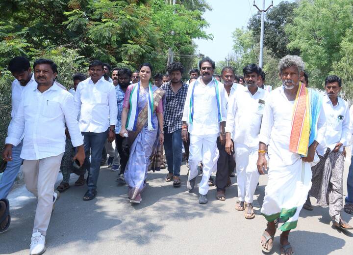 బడ్జెట్‌లో అలాంటి వాటికి కనీసం నిధులు కూడా కేటాయించిన పాపాన పోలేదని ఆరోపించారు.