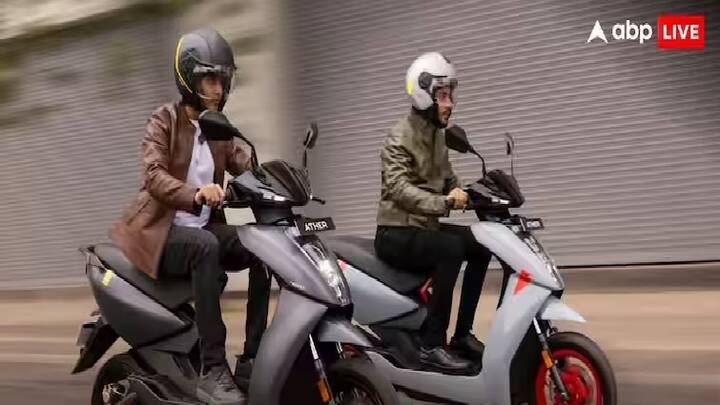 Scooter Under 80,000 Rupees: ભારતીય બજારમાં 80 હજાર રૂપિયાની કિંમતના ઘણા શક્તિશાળી સ્કૂટર ઉપલબ્ધ છે. આ યાદીમાં હોન્ડા, ટીવીએસ, ઓલા અને હીરોના શાનદાર મૉડલ્સનો સમાવેશ થાય છે. આ ટુ-વ્હીલર્સ વધુ સારી માઇલેજ અને શક્તિશાળી રાઇડિંગ રેન્જ આપે છે. ચાલો જાણીએ કે 80 હજાર રૂપિયાની રેન્જમાં કયા સ્કૂટર વધુ સારી માઇલેજ આપે છે અને તેમની કિંમત શું છે.