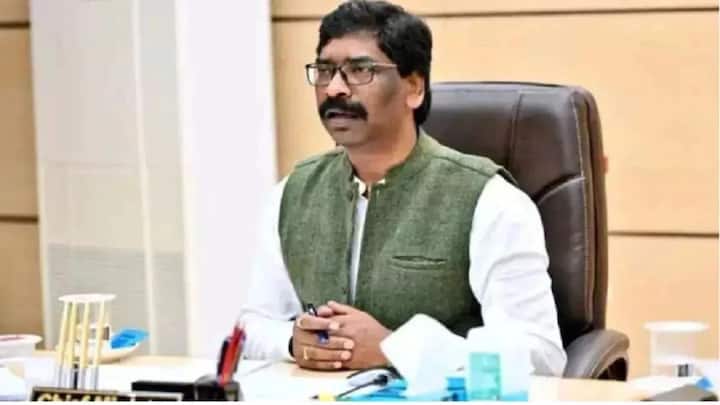 बता दें मईंया सम्मान योजना के तहत झारखंड सरकार महिलाओं के लिए कुछ पात्रताएं तय की हैं. इन पत्रताओं को पूरा करने वाली महिलाओं को लाभ दिया जाएगा. लेकिन कई महिलाएं ऐसी हैं. जो बिना पात्र होते हुए भी लाभ ले रही हैं