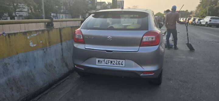 पिंपरीतील KSB चौकापासून निगडीच्या दिशेने असलेल्या BRT रोडवर नागरिकांनी पार्क केलेल्या या 10 ते 15 गाड्यांची तोडफोड करण्यात आल्याने परिसरात खळबळ उडाली आहे.