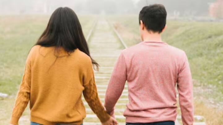 বিশ্বাসই সম্পর্কের ভিত্তি। কিন্তু এই বিশ্বাসযোগ্যতা সহজে গড়ে ওঠে না।