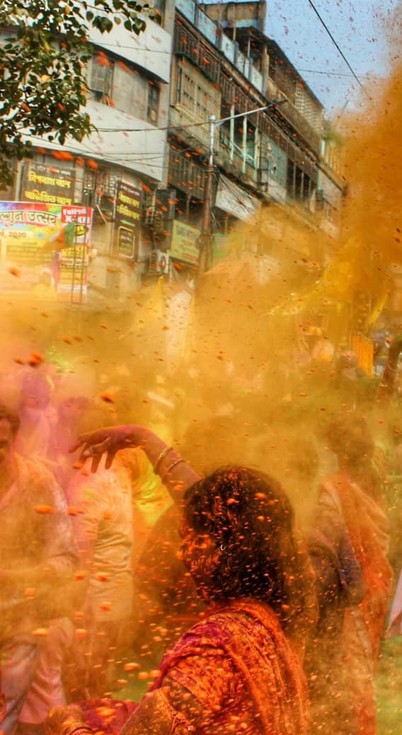 दिल्ली में कहां मिलता है सस्ता रंग और गुलाल?