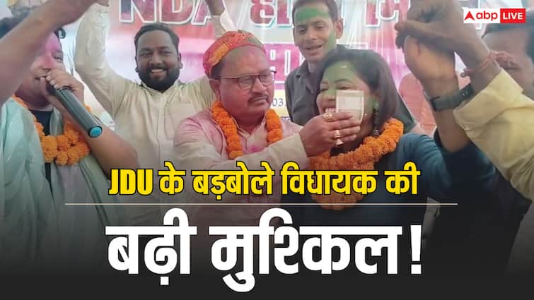 Case filed JDU MLA Gopal Mandal for singing obscene song in Holi Milan Samaroh Bhagalpur ANN 'अश्लीलता' के चक्कर में फंस गए नीतीश कुमार के विधायक गोपाल मंडल, नवगछिया थाने में केस दर्ज