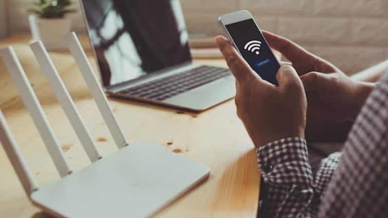 easy tips to improve your internet connectivity at home follow these steps घर पर आ रही इंटरनेट कनेक्टिविटी में दिक्कत? इन टिप्स को करें फॉलों, तुरंत बढ़ जाएगी स्पीड