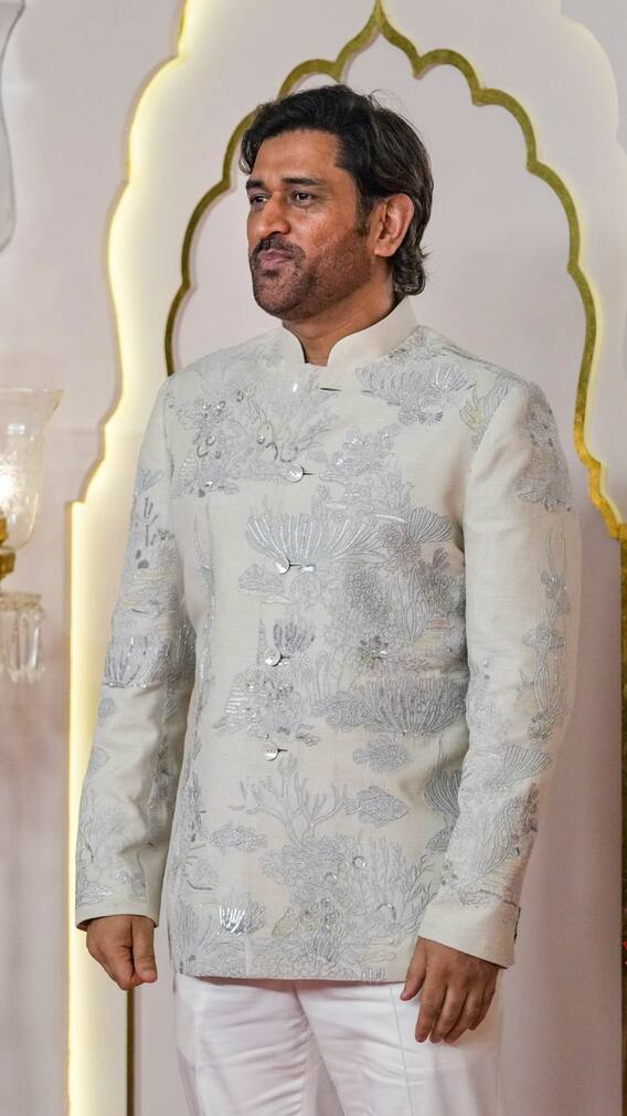 ऋषभ पंत की बहन की शादी में एमएस धोनी का दिखा एक अलग अंदाज