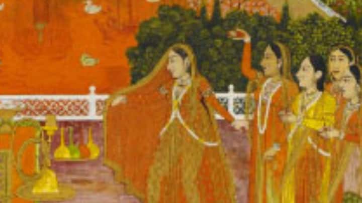 इतिहासकारों की मानें तो मुगल बादशाह होली के लिए अलग से रंग तैयार कराते थे. काफी पहले से टेसू के फूल इकट्ठे करके, इनको पानी में उबालकर ठंडा करके हौदों में भरा जाता था.