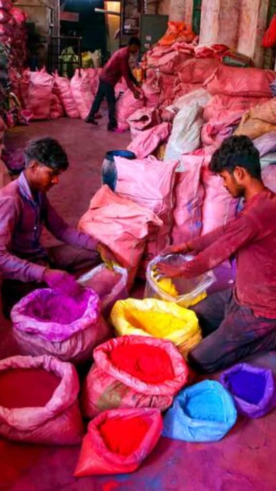 दिल्ली की इन मार्केट से करें होली की सस्ती शॉपिंग