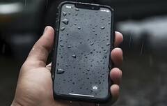 હોળી પર ફોન પાણીમાં પલળી જાય તો શું કરશો? નુકસાનથી બચવા અપનાવો આ ટિપ્સ