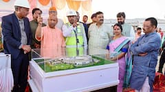 दो दिवसीय दौरे पर वाराणसी पहुंचे CM योगी, क्रिकेट स्टेडियम का किया निरीक्षण, देखें तस्वीर