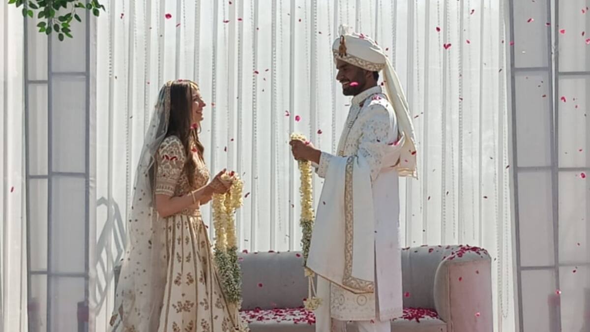 जर्मनी की जूलिया जालौन के दीपेश पर हार बैठी अपना दिल, अग्नि को साक्षी मानकर लिए 7 फेरे