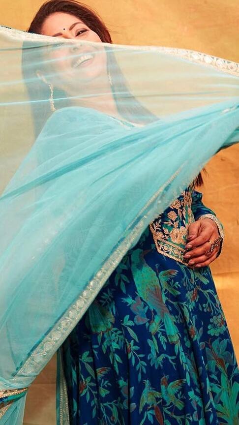 51 की उम्र में सिंगल ये हसीना खुद को ऐसे रखती हैं फिजिकली सैटिस्फाइड