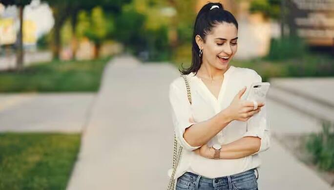 અહેવાલો અનુસાર, BSNL ભારતમાં 1 લાખ સાઇટ્સ પર 5G SA (સ્ટેન્ડઅલોન) નેટવર્ક ગોઠવવાનો પ્રયાસ કરી રહી છે.