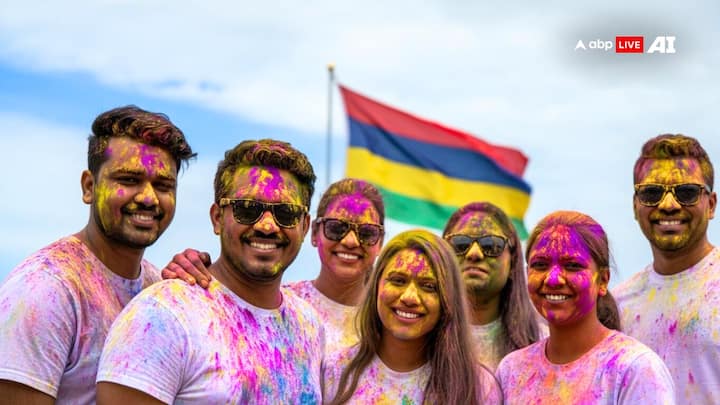 The festival of Holi is also celebrated with great pomp in Mauritius. Here Holi starts immediately after Mahashivratri and this festival lasts till Phalgun Purnima. At the same time, people here traditionally do Holika Dahan. It is seen to be associated with the farewell of the cold season and the arrival of spring.