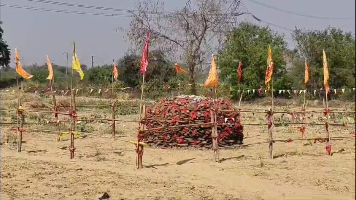 होलिका दहन की तैयारी