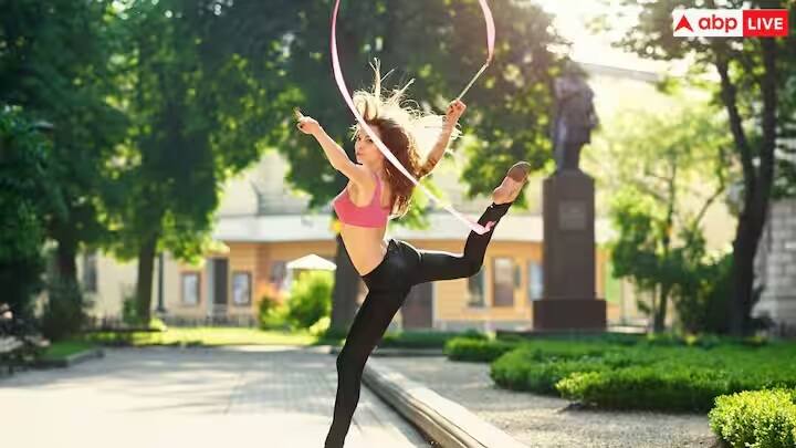 Dancing Improve Health: તાલીમ કેન્દ્ર બેલેરીના બૉડી ટ્રેનિંગના સ્થાપક જુલી ગ્રેઝર કહે છે કે ડાન્સ એ શ્રેષ્ઠ કસરત છે. ડાન્સ- નૃત્ય કરવાથી માત્ર સ્નાયુઓ જ મજબૂત નથી થતા. તેના ફાયદા જાણો.