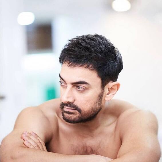 बात करें आमिर खान के कार कलेक्शन की तो उनके गैराज में कई लग्जरी गाड़ियां हैं. जिसमें मर्सिडीज बेन्ज, रॉल्स रॉयस जैसी कई कारें शामिल हैं.