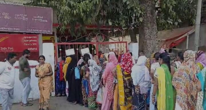 सरकारनं लाभार्थी महिलांच्या खात्यावर 1500 रुपयांचा हप्ता जमा केला आहे.