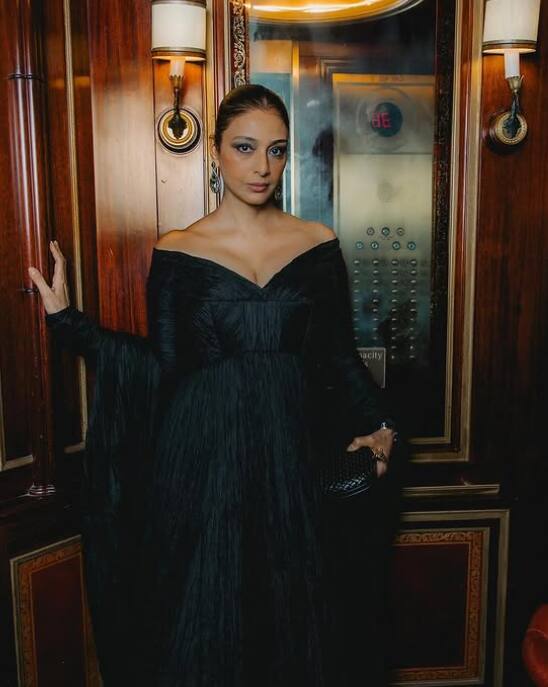 तबू ने बॉलीवुड में 1980 में आई फिल्म बाजार से एंट्री की थी. हालांकि इस फिल्म में उन्होंने छोटी सी भूमिका की थी लेकिन उनेक काम को सराहा गया था. इसके बाद तबू ने फिल्म हम नौजवान में देवानंद की बहन का रोल प्ले किया था.