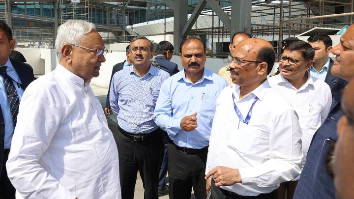 CM Nitish Kumar: निरीक्षण के दौरान अधिकारियों ने मुख्यमंत्री को बताया कि जून माह तक सारे कार्य पूरे कर लिए जाएंगे. यहां 11 एयरो स्टेशन बनाये जा रहे हैं.