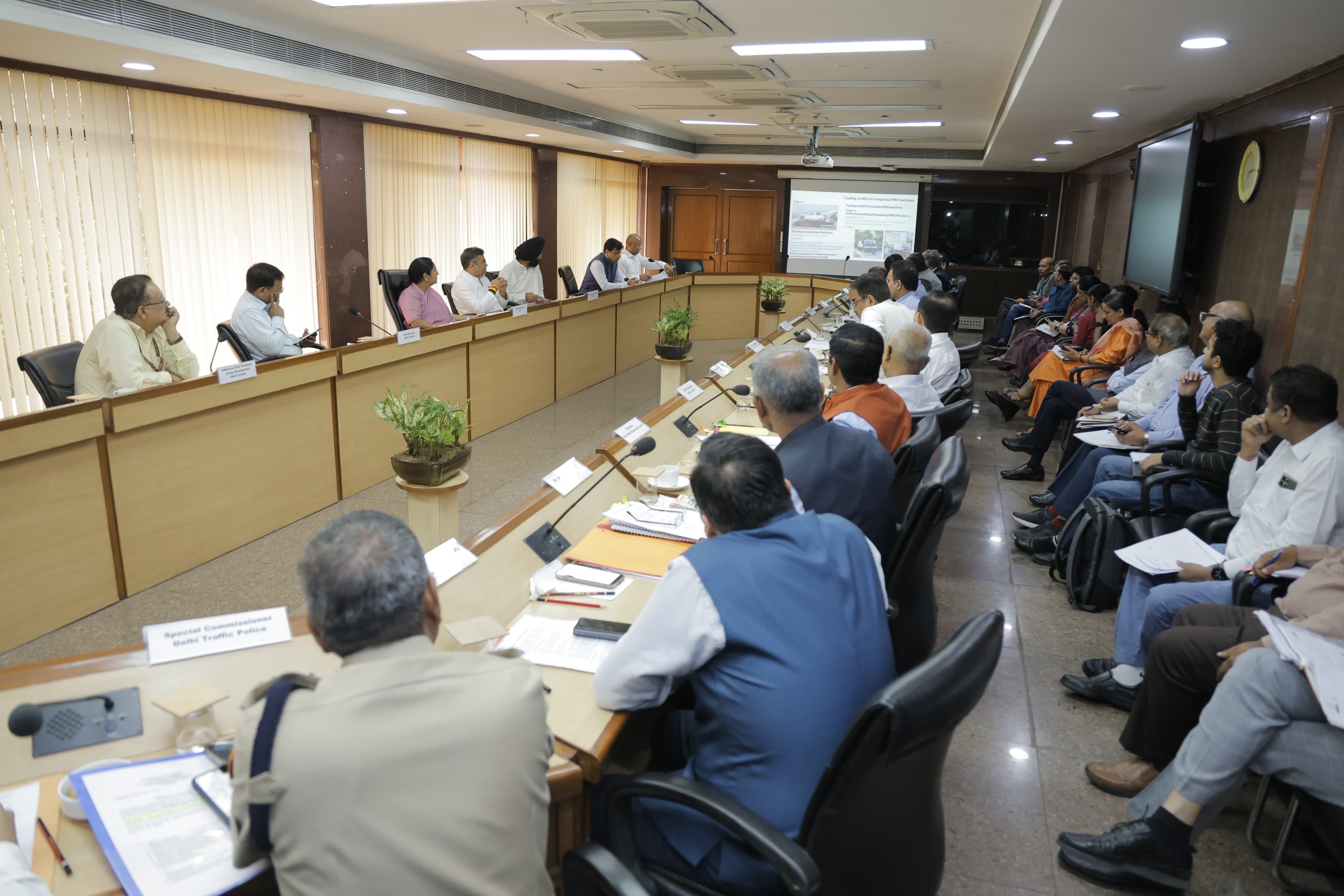 दिल्ली में वायु प्रदूषण पर सख्त हुई सरकार, बैठक में CM रेखा गुप्ता ने अधिकारियों को दिए निर्देश