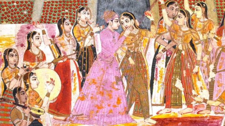 मुगल बादशाह भी होली के दीवाने रहते थे. वो इस त्योहार का बेसब्री से इंतजार करते थे और रंग खेलने के लिए पिचकारी जैसी चीजें इकट्ठा करते थे.