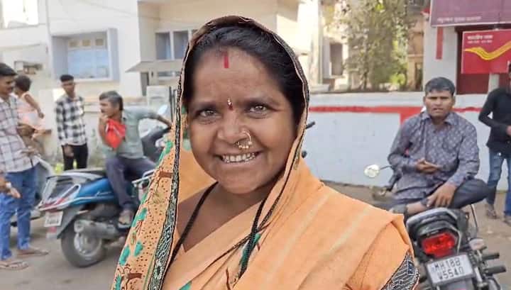 होळी सणानिमित्ताने लाडकी बहिण योजनेचे पैसे मिळाल्याने महिलांमध्ये आनंदाचे वातावरण निर्माण झाले आहे.