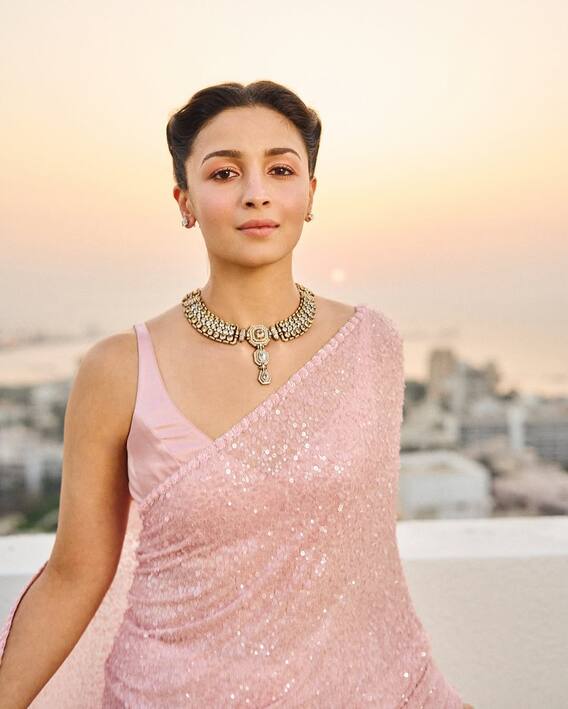 কেন সহজে সাক্ষাৎকার দিতে রাজি হন না আলিয়া? জানলে অবাক হয়ে যাবেন