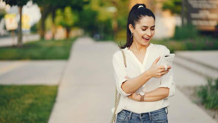 सरकारी दूरसंचार ऑपरेटर भारत संचार निगम लिमिटेड (BSNL) ने अपने यूजर्स के लिए नया ₹750 का प्रीपेड प्लान पेश किया है. इस प्लान की वैलिडिटी 6 महीने है. लेकिन सभी ग्राहकों के लिए नहीं है.