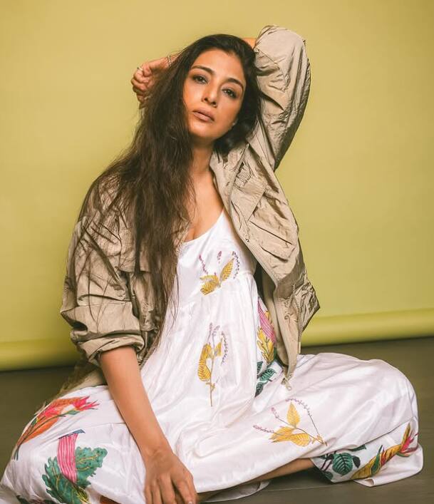 तबू का नाम संजय कपूर, साजिद नाडियाडवाला समेत कई सितारों के साथ जुड़ा लेकिन साउथ सिनेमा के सुपरस्टार नागार्जुन के साथ उनका रिश्ता हमेशा खास रहा.