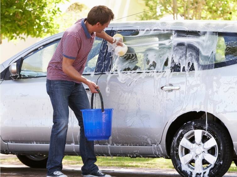 Auto Household Tips know here best and amazing easy car cleaning tips after holi celebration Auto Tips: તમારી કાર પર હોળીના પાક્કા રંગ લાગી જાય તો, આ રીતે કરો સાફ, થઇ જશે ચકચકાટ...